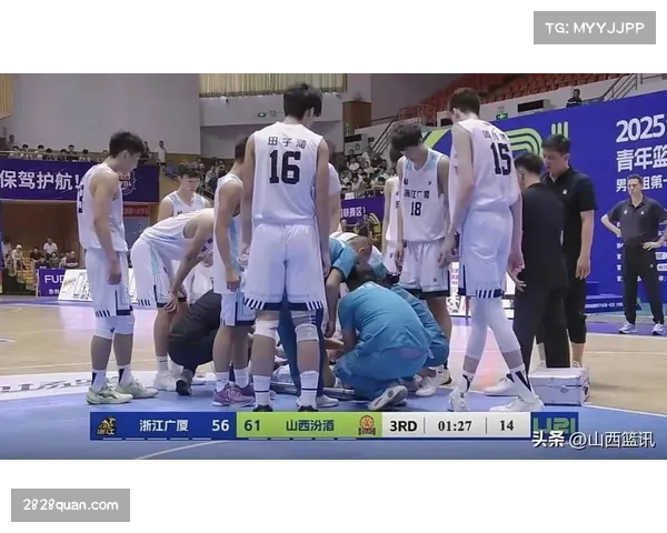 淡厚然积极拼抢前场篮板，创造二次进攻机会